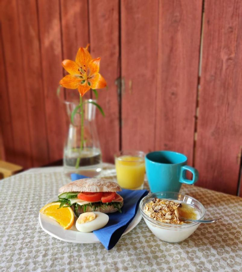 Bed & Breakfast Restaurang Sybarit Houtskar Buitenkant foto